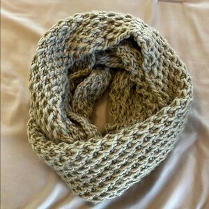 Old Navy Chunky Knit Scarf in Beige